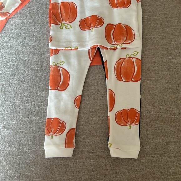 Carters 2 pair of pajamas Halloween and Pumpkins. Size various. NWT. - Picture 6 of 8